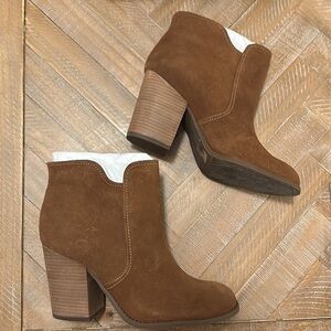 NEW Jessica Simpson Sadora Canela Camel Brown Split Suede Block Heel Ankle Boots